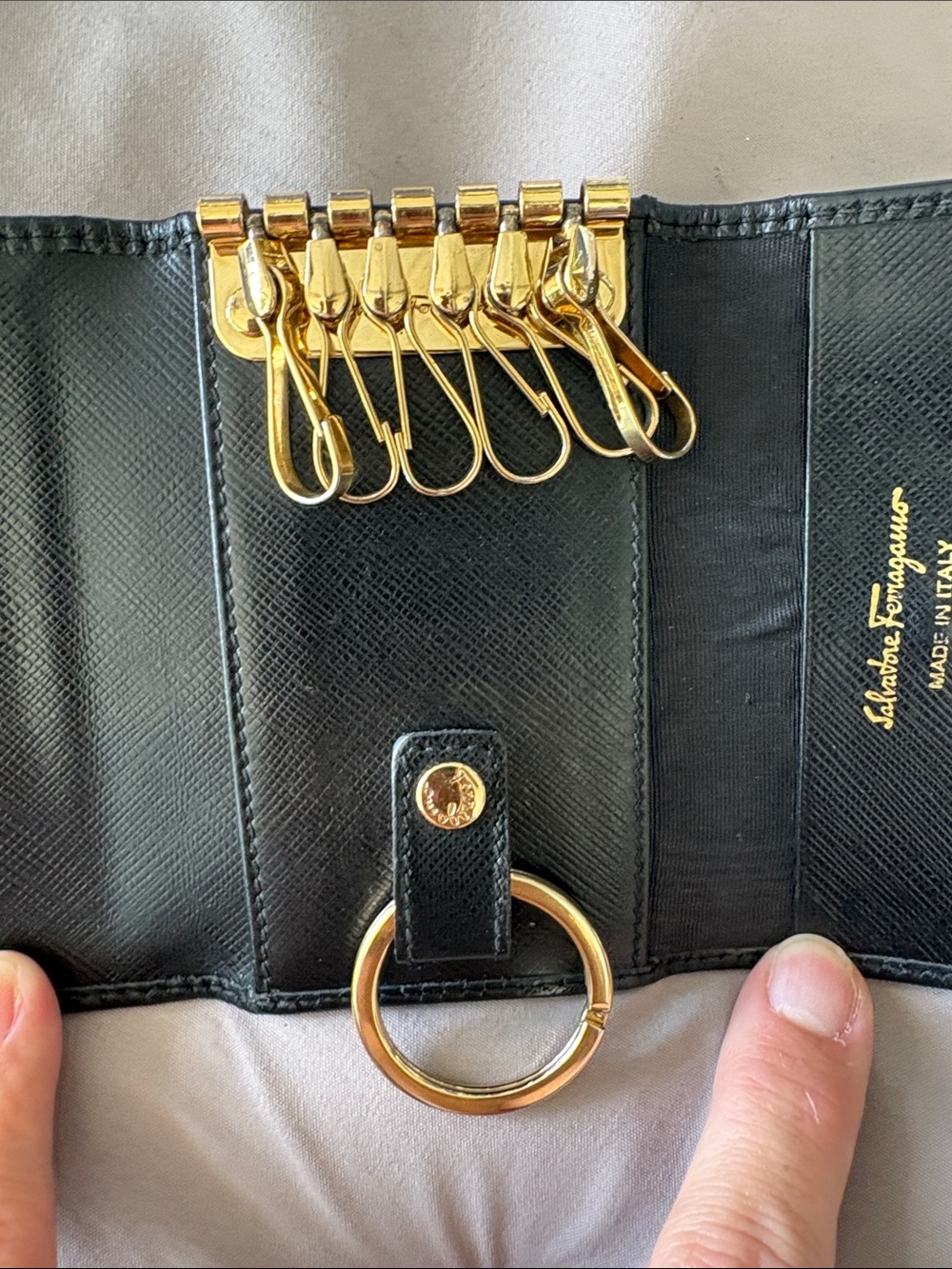 Salvatore Ferragamo Vara Bow Saffiano Leather 6 Key Holder Wallet Black Gold - Picture 8 of 15